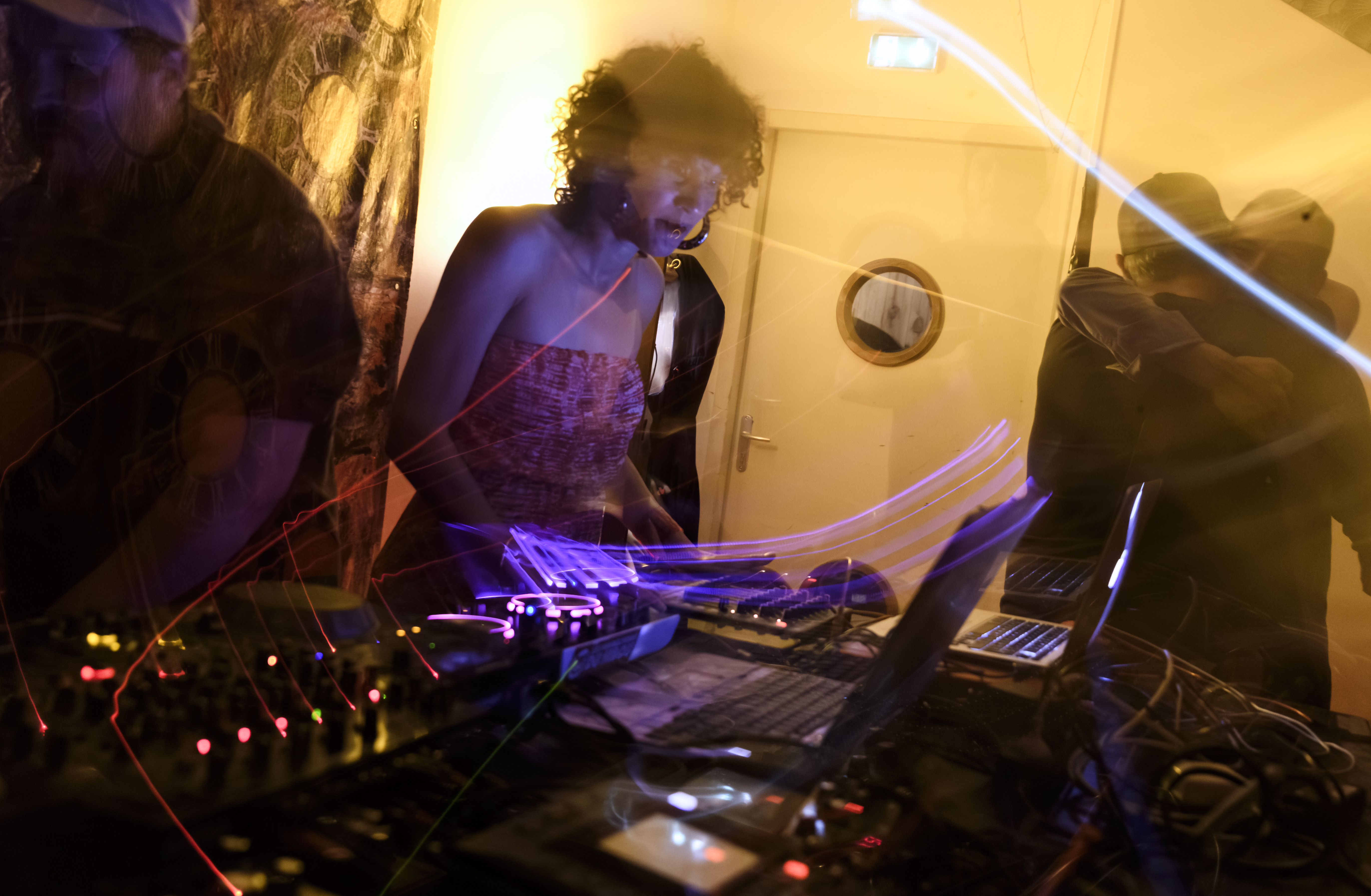 Sista-Bethsabee Sista Bethsabee 2026-05-09  Singer/ Mc/ Composer/ Producer 

Bercée par le Jazz dès son plus jeune âge, Bethsabée se prend de plein fouet la vague UK Stepper puis Bass Music en allant se confronter aux sound systems et clubs londoniens à la fin des 90’s. De ce “traumatisme” musical, il en ressort une irrésistible envie d’écrire et d’embrasser la carrière de chanteuse. 

Bethsabée fait de ses nombreuses influences (Reggae, Hip-Hop, World music & more) une force, et enchaîne les collaborations de tous horizons… 

Invitée par les pionniers du Dub Zion Train pour les accompagner sur scène pendant leur tournée française en 2012, la chanteuse rejoint ensuite le Culture Dub Sound avec qui elle sillonnera les routes de France et d’Europe pendant deux bonnes années. Après une pause bien méritée – notons tout de même la sortie de son premier album solo “Nut” sur lequel elle chante mais compose aussi pour la première fois – c’est avec plaisir et toujours plus d’énergie qu’on la retrouve au micro du Culture Dub All Stars !

contact : sistabethsabee@gmail.com Solifestival | Festival Reggae / Dub & Solidaire en Deux-Sèvres, 79 , 2018, 2019, 2020, 2021, 2022, 2023, 2024, 2025, 2026, festival de musique, festival dub, ,artiste,, concert, festival, scène, dj, batterie, basse, guitare ,clavier, trompette Sista-Bethsabee